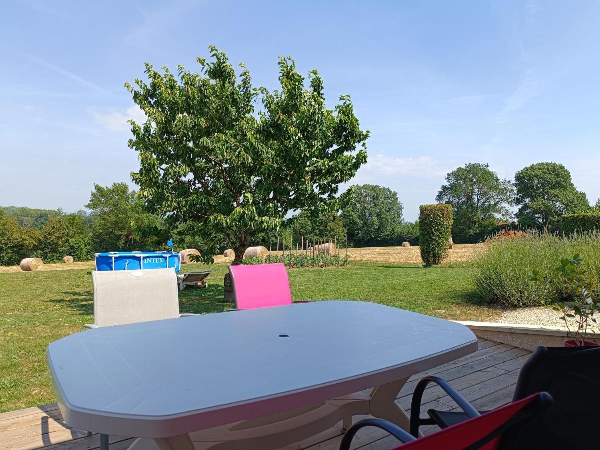 Studio Avec Terrasse Au Calme Jayat Εξωτερικό φωτογραφία