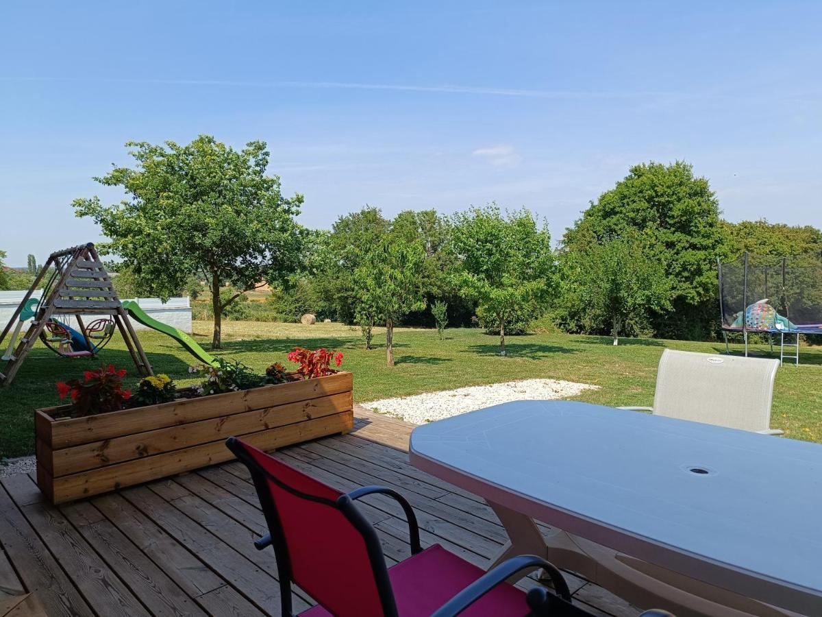 Studio Avec Terrasse Au Calme Jayat Εξωτερικό φωτογραφία